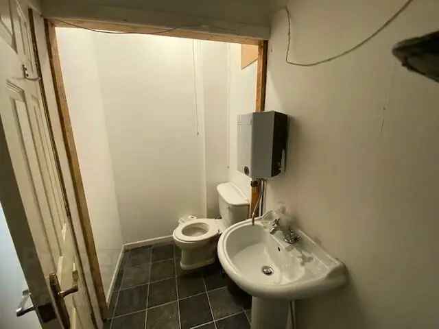 Shop Unit For Rent High Street Presence