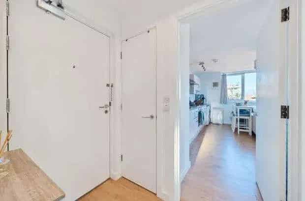 1 Bed Flat for Sale Leatherhead Near Station