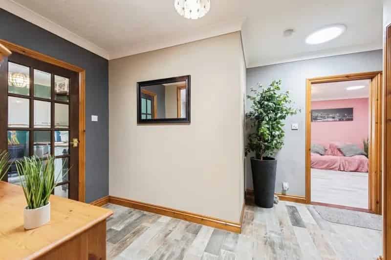 5 Bedroom House with Double Garage and Large Garden