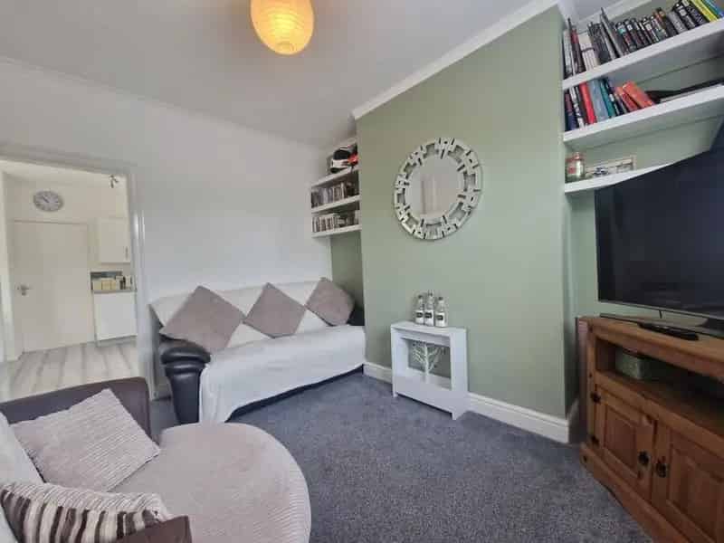 2 Bedroom End Terrace House for Sale