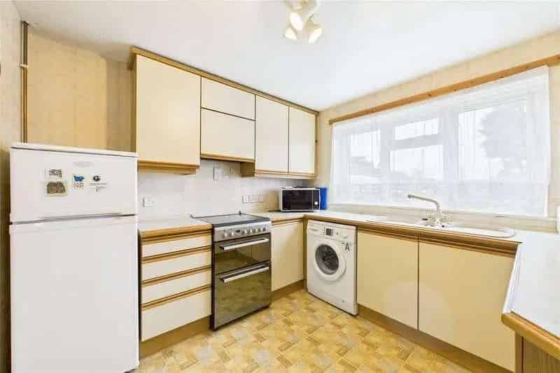 2 Bed House for Sale Near Farnborough