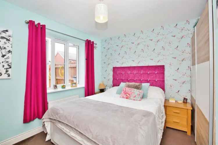 3 Bed Semi-Detached Bungalow with Garden and Parking
