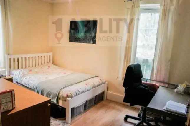 4 Double Bedroom Apartment near London Bridge - Students & Sharers