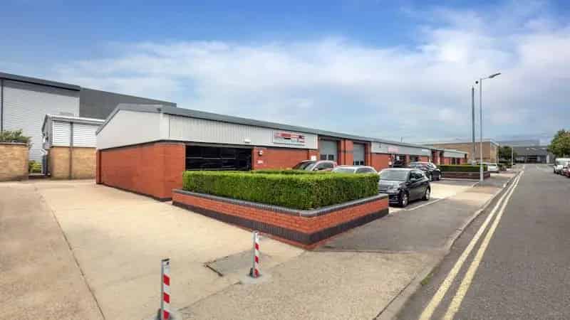 1761 sq ft Unit Slough Trading Estate 3 Car Parking EPC C