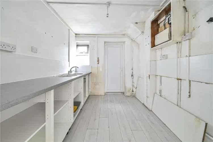 3 Bedroom Maisonette for Sale in Weston