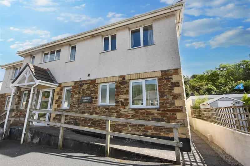 2 Bedroom Flat for Sale Redruth