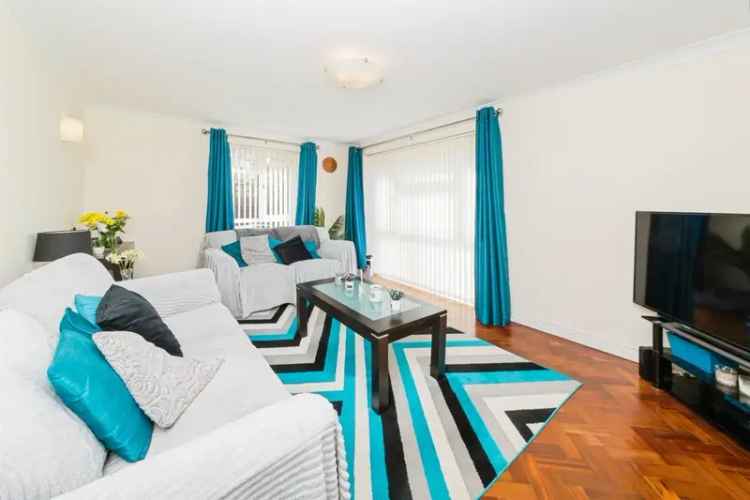 Three Bedroom House Burgess Hill Near Train Station