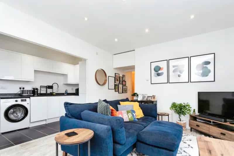 Spacious Top Floor Apartment in Parklands Development