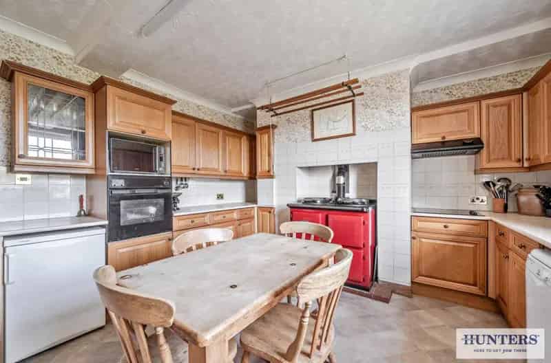 Four Bedroom Detached House For Sale in Newland