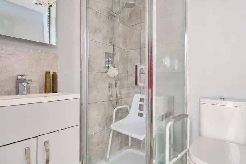 5 bed property for sale