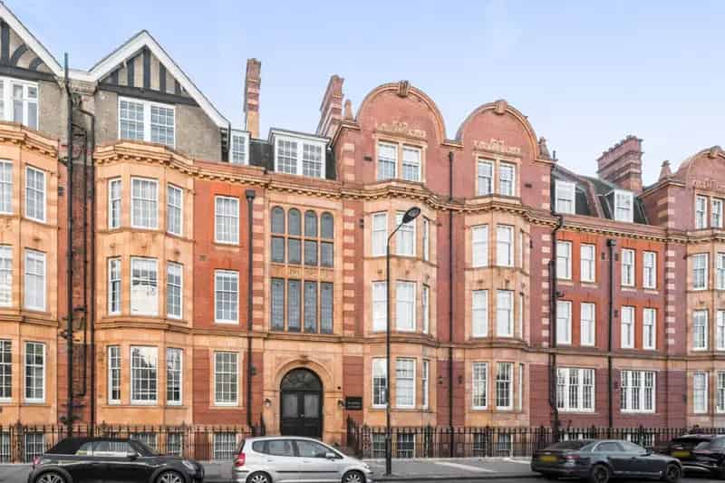 Warwick Mansions Apartment - Spacious 1 Bedroom Flat near Earls Court