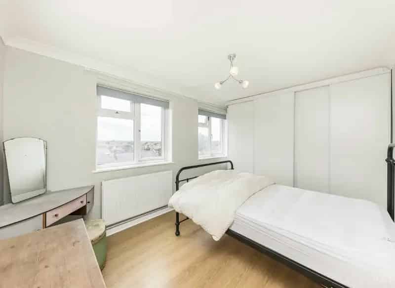 Two Bedroom Flat Near Nunhead Station - Commuters Delight