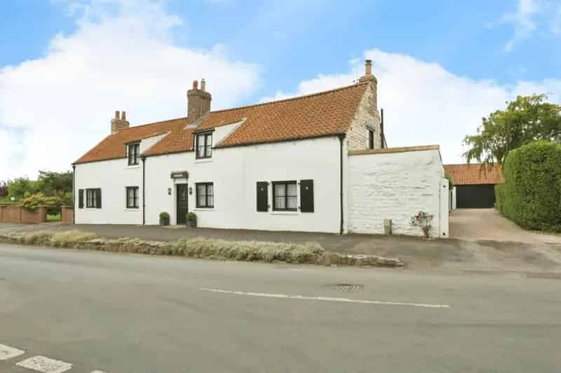 4 bedroom Detached House for sale, Flamborough, East Yorkshire, YO15