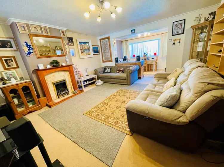 3 Bedroom Terraced House for Sale Near Town Centre