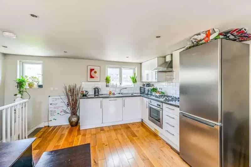 3 Bed Flat near Queenstown Road Station Battersea