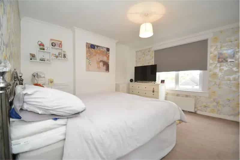 3 Bed End Terrace House with 2 Reception Rooms and Large Garden