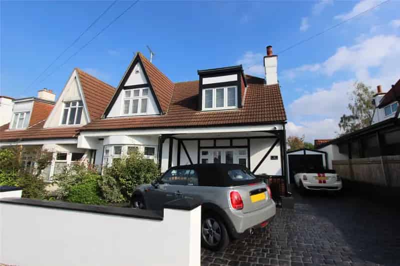 2 Bedroom Coastal Cottage Leigh on Sea Stunning Estuary Views