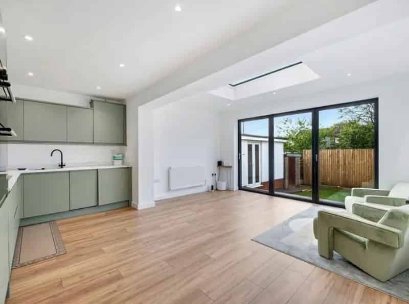 3 Bedroom House To Let Fully Renovated Extended Modern Kitchen Family Home
