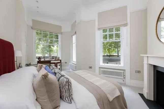 Flat for sale in Embankment Gardens, London SW3