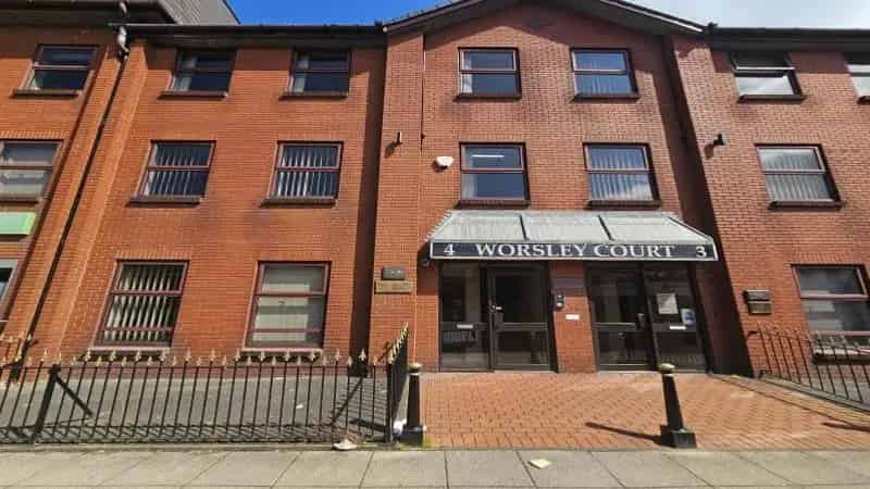 Commercial property For Rent , High Street, Salford, England