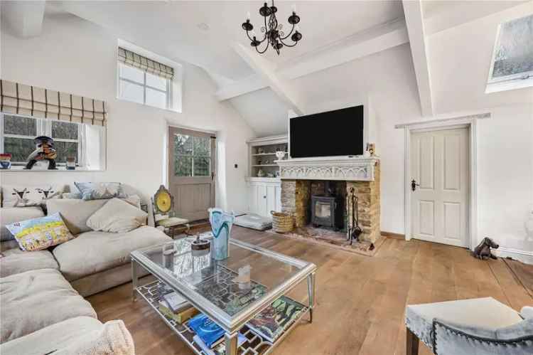 3 Bedroom Detached House for Sale in Cheltenham Cotswolds