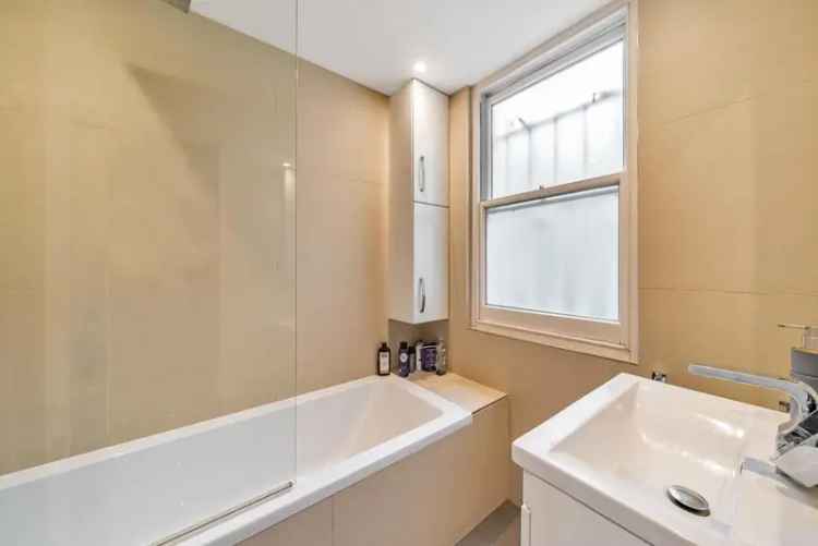 Flat For Sale in London, England