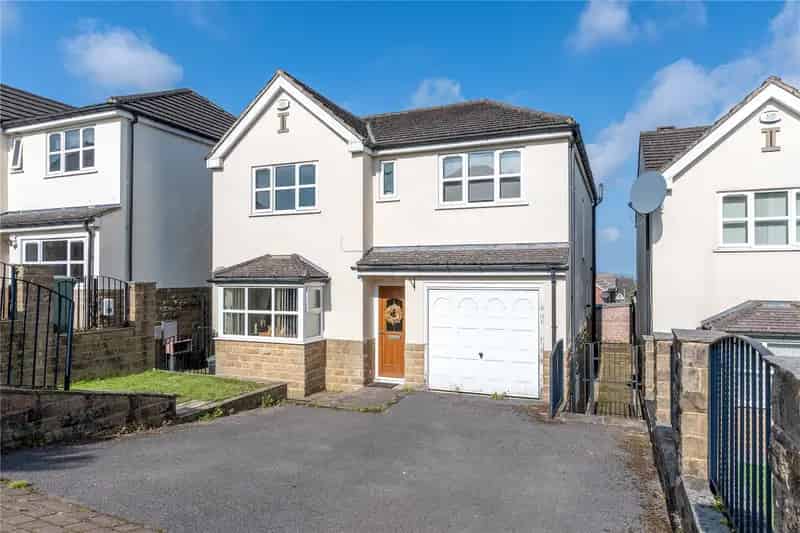 4 Double Bedroom Family Home with En Suite and Garage