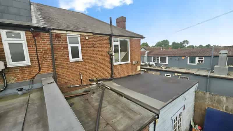 Commercial Lock Up Yard To Let Collier Row Road