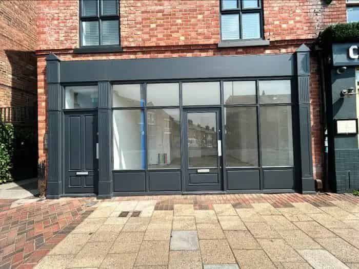 Retail Unit Main Road Frontage High Traffic