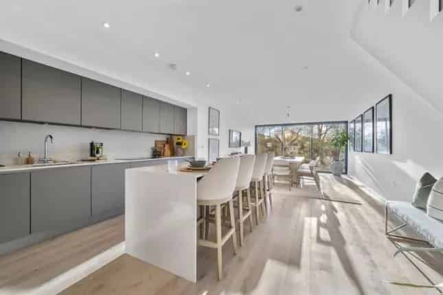 Spacious 4-Bedroom New Build Home in West Wimbledon