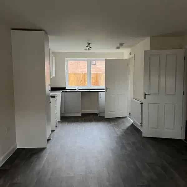 Spacious Semi Detached House with Garden and Parking