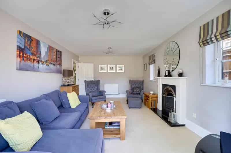 5 Bedroom Detached House For Rent