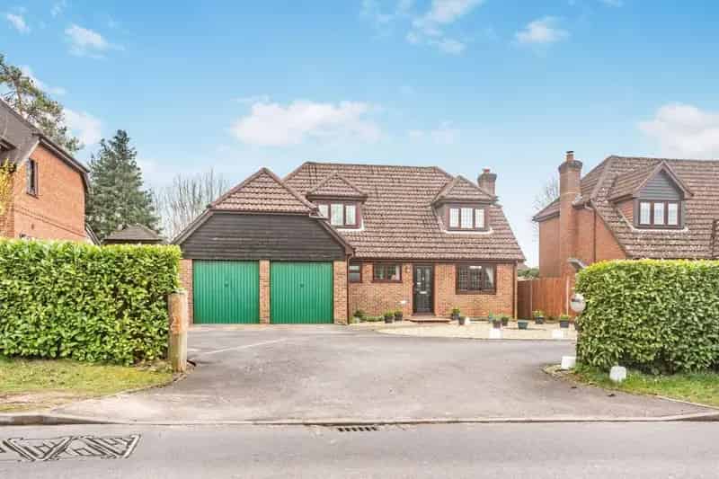 Four Bedroom Detached Home with Double Garage and Garden
