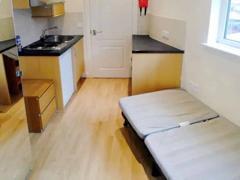 0 Bedroom Studio House to Rent Near North Acton Station