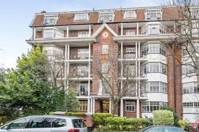 Flat for sale in Eton Avenue, Belsize Park, London NW3