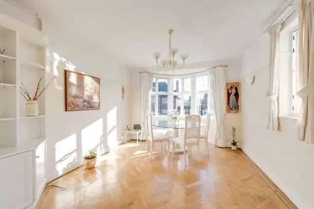 Four Double Bedroom Semi-Detached House for Sale in Hampstead Garden Suburb