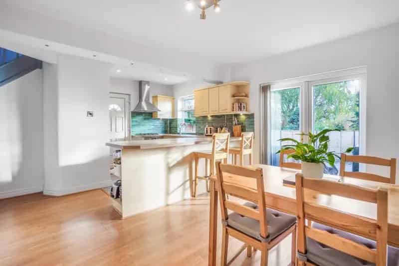 3 Bedroom Semi-Detached House For Sale Meanwood