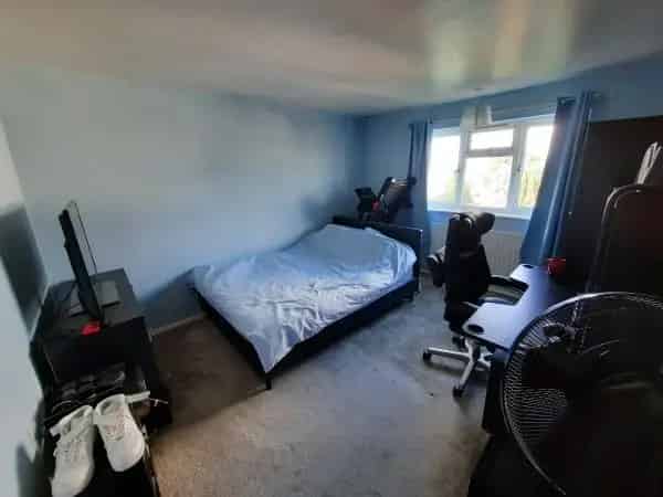 2 Bed Flat in Sidcup Gated Community Near Train Station