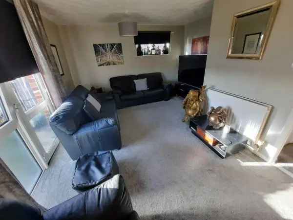 Flat For Rent in Ashford, England