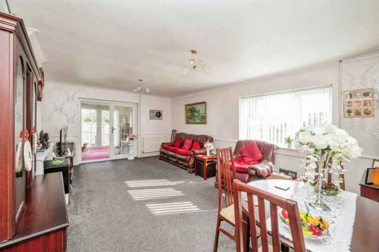 Three Bedroom Detached Bungalow in Caister-On-Sea