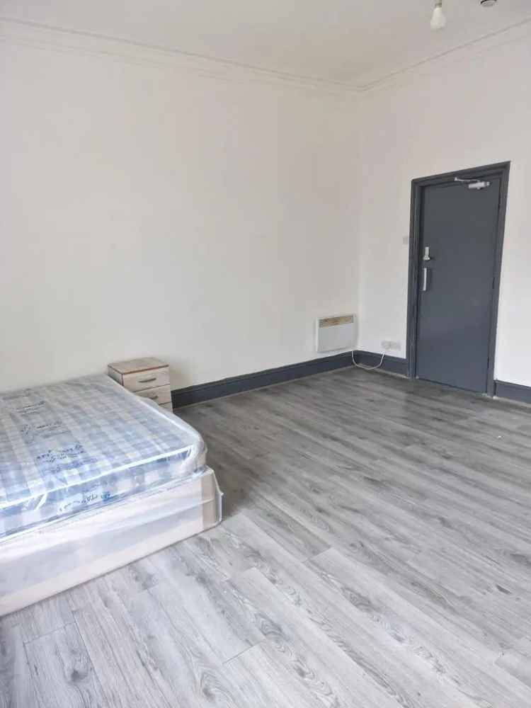 1 bedroom in a house share to rent