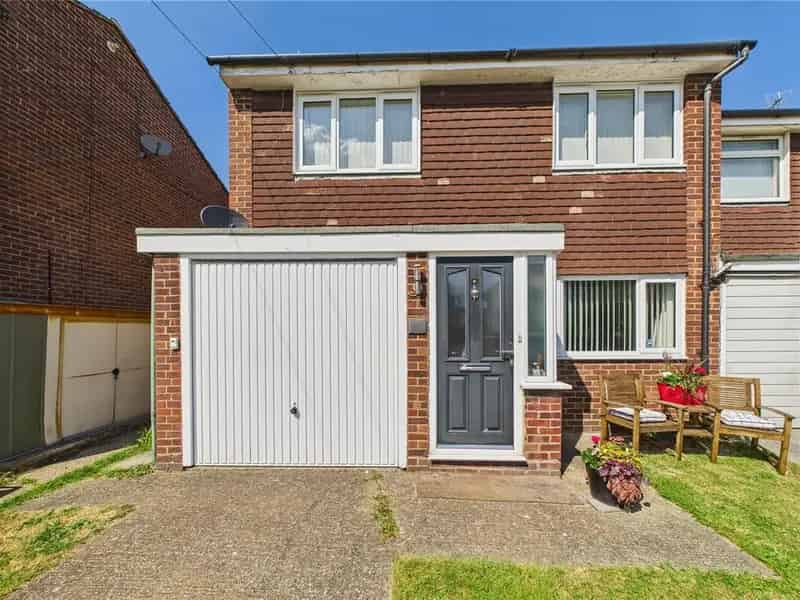 3 Bedroom End Terrace House For Sale