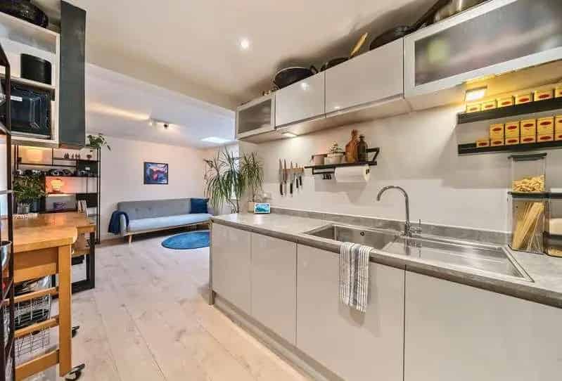2 Bed Flat for Sale