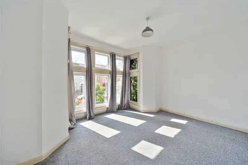 3 Bedroom Flat for Sale in Streatham