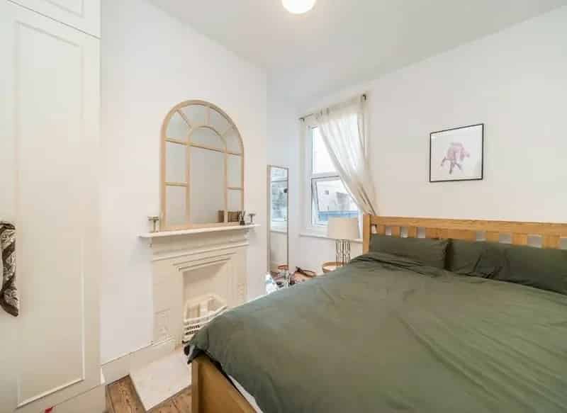 One Double Bedroom Period Property with Private Garden