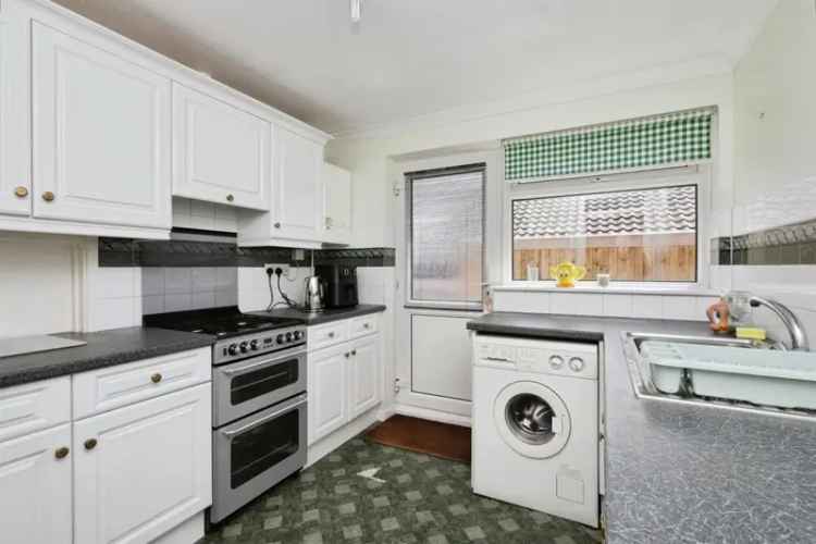 Three Bedroom Detached Bungalow in Rodmill Eastbourne