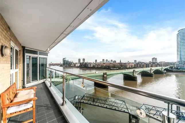 Flat to rent in Waterside Tower, The Boulevard, London SW6