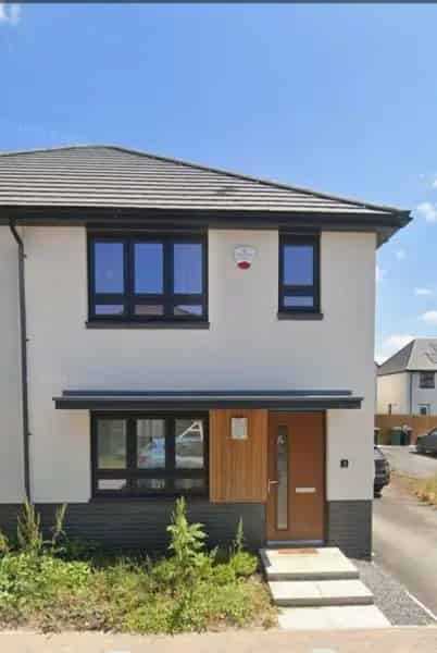 New Build Home with Neutral Decor and Excellent Carpets