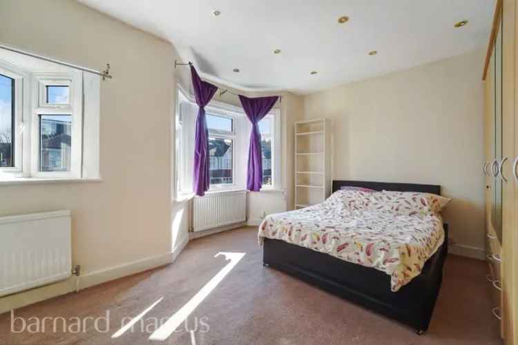 Five Bedroom House with Garden and Outbuilding Near Beverley Park