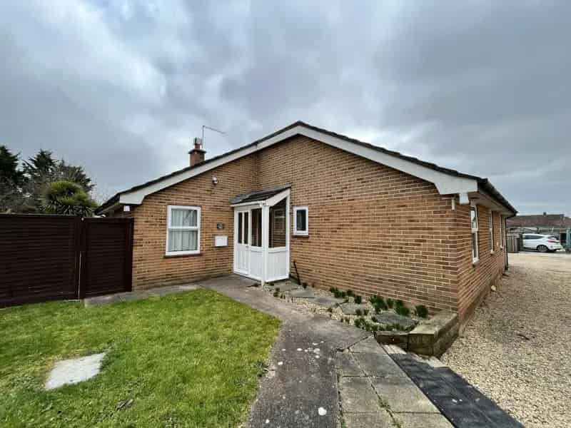 2 Bed Semi-Detached Bungalow Near Town Centre